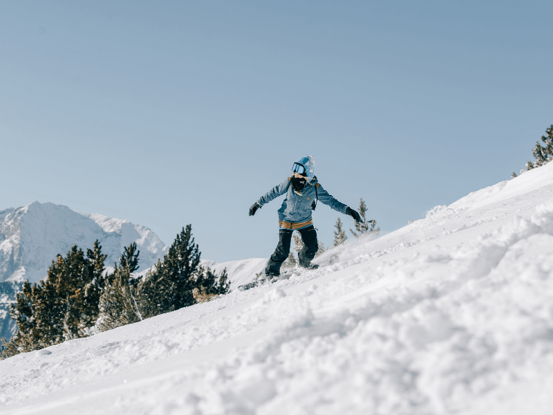 dziewczyna na snowboardzie